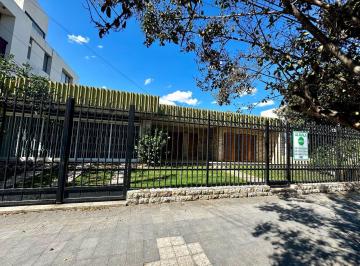 Casa · 370m² · 9 Ambientes · 2 Cocheras · Cerro de Las Rosas - Uso Comercial - 370 m² Cubiertos