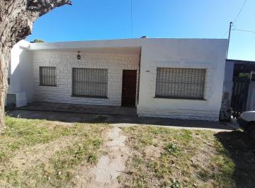 Casa · 97m² · 3 Ambientes · 1 Cochera · Venta de Casa y Casa a Refaccionar Santa Teresita