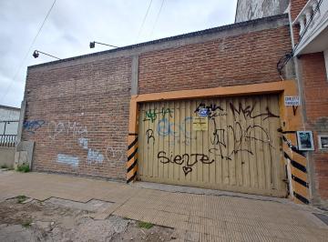 Bodega-Galpón · 124m² · Excelente Galpon Sobre Lote de 233 m² - a 100 m de Av Luro