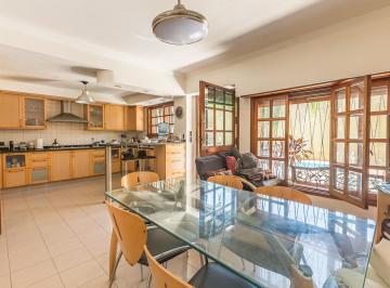 Casa · 273m² · 5 Ambientes · 2 Cocheras · Venta Casa 5 Ambientes de Estilo | Pileta, Parrilla | Reciclada | 2 Cocheras | 3 Plantas | Martinez