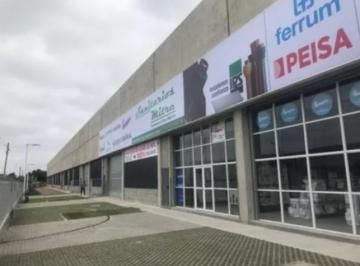 Depósito · 600m² · Alquiler de Local Comercial con Deposito Premium en Predio Cerrado