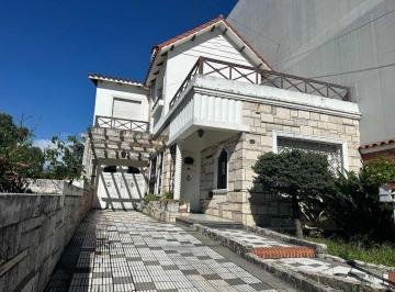 Casa · 330m² · 14 Ambientes · 2 Cocheras · Hermosa Casona con Departamento en Rio Cuarto