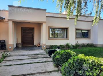 Casa · 2200m² · 7 Ambientes · 2 Cocheras · Casa Country La Melinca