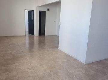 Oficina comercial , Lomas de Zamora · Luminosa Oficina con Dos Despachos y Amplia Recepción