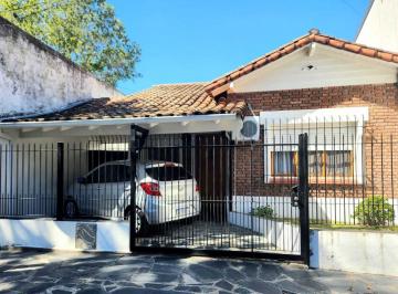 Casa · 105m² · 3 Ambientes · 1 Cochera · Casa Chalet en Venta en San Fernando, G. B. a. Zona Norte, Argentina
