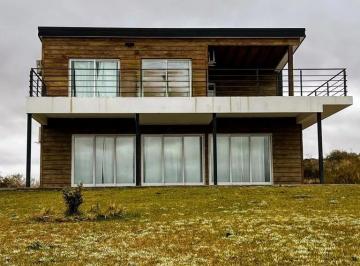 Casa · 132m² · 4 Ambientes · Casa en Venta - 2 Dorm. 2 Baños - Cocheras - 160 m² - Neuquén