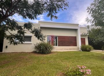 Casa · 150m² · 5 Ambientes · 3 Cocheras · Casa en Venta en Santa Guadalupe, Pilar del Este, Pilar