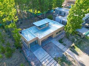 Casa · 161m² · 4 Ambientes · Venta de Casa 3 Dorm - Los Canales de Plottier - Plottier