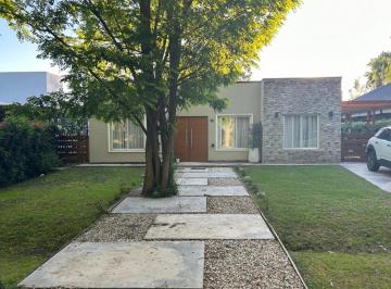 Casa · 137m² · 5 Ambientes · 1 Cochera · Casa en Venta - 4 Dorm. 2 Baños - Cochera - 486 m² - Pilar