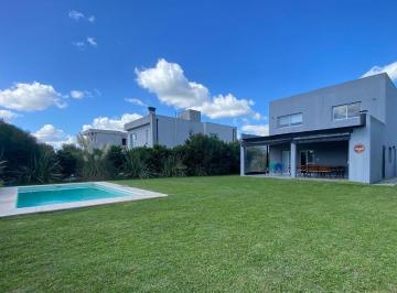 Casa · 140m² · 4 Ambientes · 1 Cochera · Venta Casa 4 Ambientes con Pileta y Jardin en La Horqueta de Echeverria
