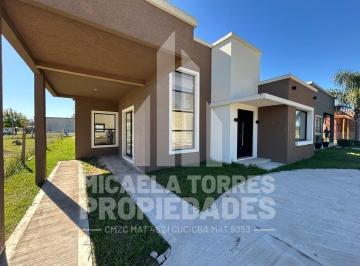 Casa · 120m² · 3 Ambientes · 4 Cocheras · Casa en Venta, Barrio La Arbolada