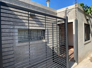 Casa · 67m² · 3 Ambientes · 2 Cocheras · Venta Casa 200 Mtrs Terreno Tapon Moyano
