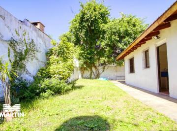 Casa · 180m² · 5 Ambientes · 1 Cochera · Casa en Venta de 5 Ambientes en Olivos con Jardín