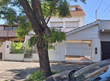 PH · 93m² · 2 Ambientes · 1 Cochera · PH en Ventas en José León Suarez