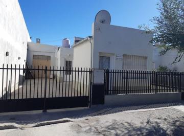 Casa · 135m² · 4 Ambientes · Casa C/quincho Bº. Ceferino 3 Dorm. Sobre Asfalto