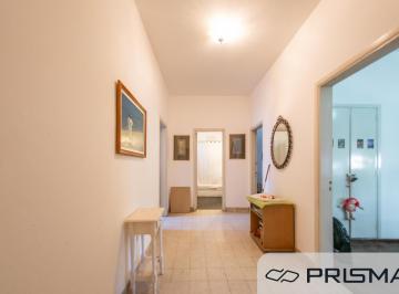 Casa · 223m² · 15 Ambientes · Casa - 5 Dorm - Centro