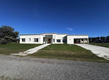 Casa · 160m² · 5 Ambientes · 2 Cocheras · Casa en Comarcas de Lujan, Santa Inés