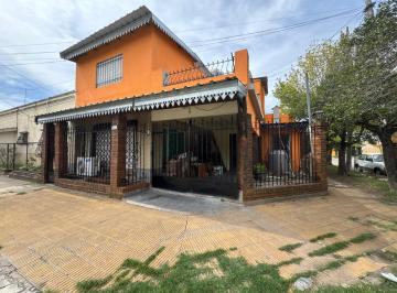 Casa · 86m² · 4 Ambientes · 1 Cochera · Casa en Venta