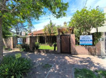 Casa · 250m² · 4 Ambientes · 3 Cocheras · Casa en Venta Merlo