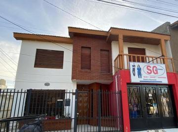 Casa · 300m² · 10 Ambientes · Casa + Dos Dptos Barrio 9 de Julio