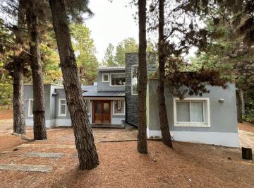 Casa · 190m² · 5 Ambientes · Casa en Venta 4 Dorm. Lote Interno Costa Esmeralda