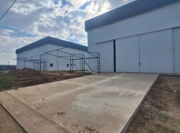 Foto · Alquiler de Nave Industrial: Amplio Espacio y Funcionalidad Óptima