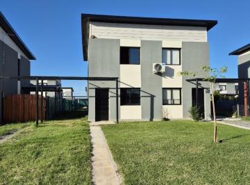 Casa · 72m² · 3 Ambientes · 2 Cocheras · Venta, Hermoso Duplex