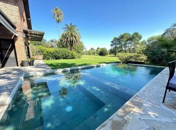 Casa · 270m² · 6 Ambientes · Casa en Venta Al Golf en El Country Los Cardales