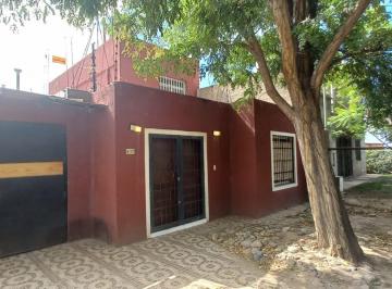 Casa · 110m² · 5 Ambientes · 2 Cocheras · Casa en Alquiler