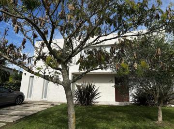 Casa · 162m² · 4 Ambientes · 1 Cochera · Venta Casa Pilar del Este, Barrio Santa Guadalupe Lote 402, Pilar