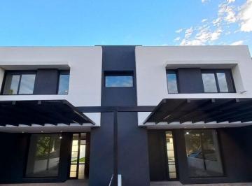 Casa · 151m² · 7 Ambientes · 2 Cocheras · Venta Duplex Chacras del Sur 3 Dorm Categoria