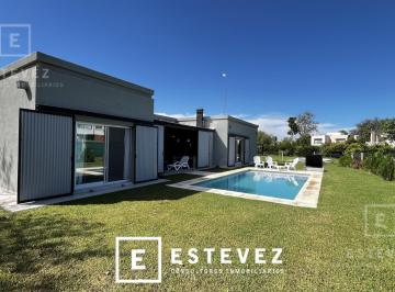 Casa · 185m² · 4 Ambientes · 2 Cocheras · Casa en Venta con Pileta. Barrio Cerrado, Escobar