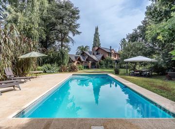 Casa · 232m² · 7 Ambientes · 2 Cocheras · Casa en Venta Sobre Doble Lote en Mapuche Cc