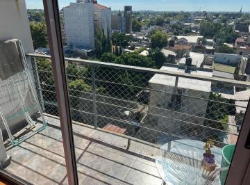 Departamento · 57m² · 2 Ambientes · Excelente Departamento a m de H. Yrigoyen!