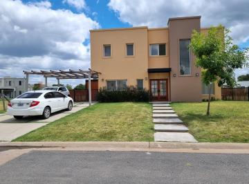 Casa · 163m² · 4 Ambientes · 2 Cocheras · Venta Casa en Barrio Haras Santa Maria - El Molino Sur - Escobar