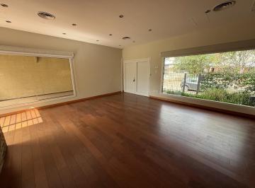 Casa · 214m² · 5 Ambientes · 1 Cochera · Moderna Casa de 4 Dorm. en Cofico con Patio y Piscina