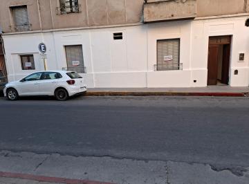 Dueño ofrece en alquiler oficina, de 6 dormitorios, 5 en planta baja y uno en pl · Dueño Alquila San Jose de Calasanz 204