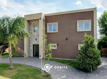 Casa · 210m² · 7 Ambientes · 3 Cocheras · Casa en Venta en San Sebastián, Area 5, a La Laguna