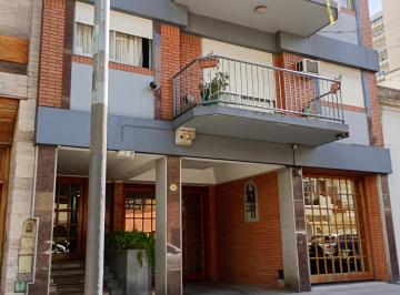 Departamento de 4 ambientes, Villa del Parque · Depto. 4 Amb. C/bcon y Cochera A. P. Carranza Al 2900