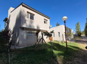 Casa · 130m² · 7 Ambientes · 2 Cocheras · Venta de Casa en Los Cerezos II - Plottier - 3 Dorm.