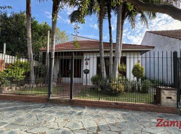 Casa · 133m² · 5 Ambientes · 2 Cocheras · Venta Casa 5 Ambientes con Patio y Cochera en Luis Guillon
