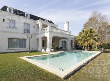 Casa · 880m² · 7 Ambientes · 3 Cocheras · Magnifica Propiedad en Doble Lote Saint Thomas Este - Oeste