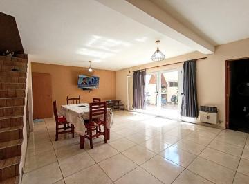 Casa · 136m² · 9 Ambientes · Casa en Venta en Zona Centro - Calle Gualeguaychu