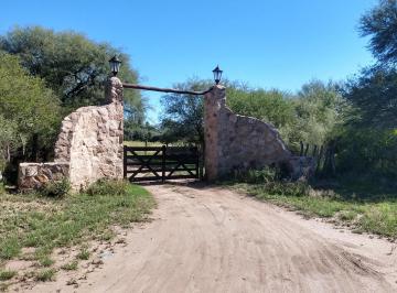 Casa de 7 ambientes, La Población · Magnifico Campo a La Venta en La Población