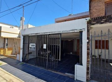 Casa · 198m² · 6 Ambientes · Vendo Casa en Calle Jose Delgado (Zona Almafuerte, Super Vea)