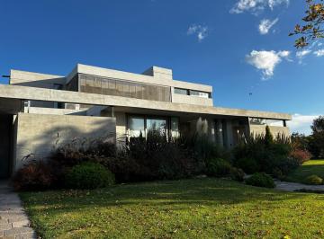 Casa de 7 ambientes, Luján de Cuyo · Casa Moderna con Vista Al Golf y Quincho Equipado – La Vacherie Country Club