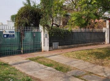 Casa · 170m² · 8 Ambientes · 1 Cochera · Casa a La Venta en Calle 3 de Febrero