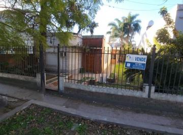 Casa · 313m² · 7 Ambientes · Casa a La Venta en Av Almafuerte