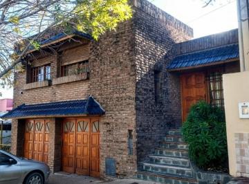 Casa · 182m² · 12 Ambientes · Hermosa Casa en Venta - Bvard Moreno N°549,parana