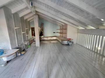 Casa · 153m² · 4 Ambientes · 2 Cocheras · Casa con Parque, Remodelado a Nuevo